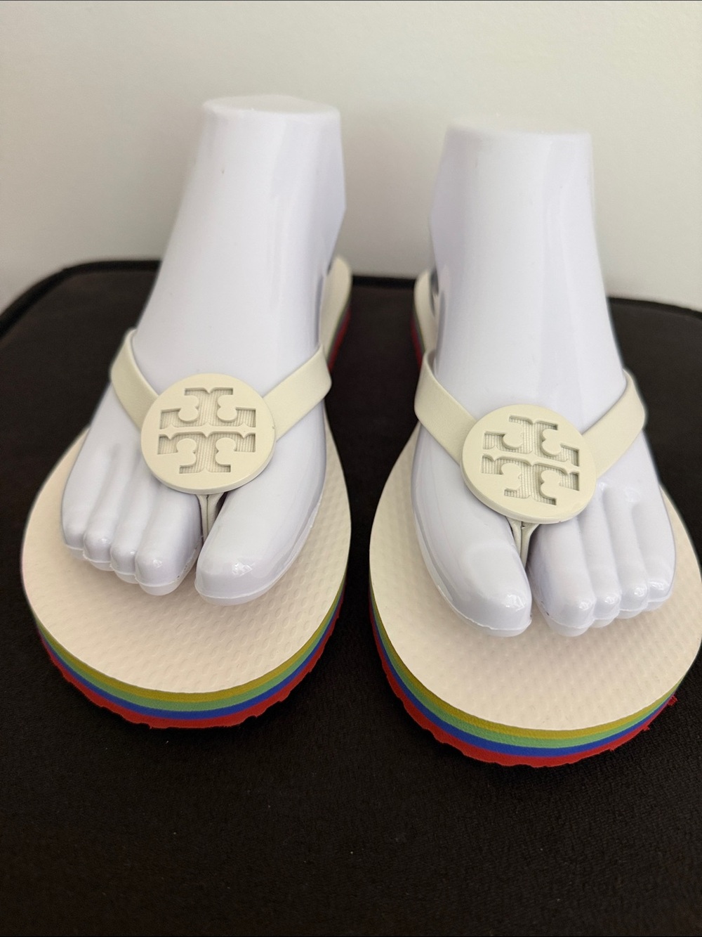 NTW, Tory Burch Cream Logo Thong Sandals with Rainbow Layered Sole Sz 9 - Picture 2 of 10